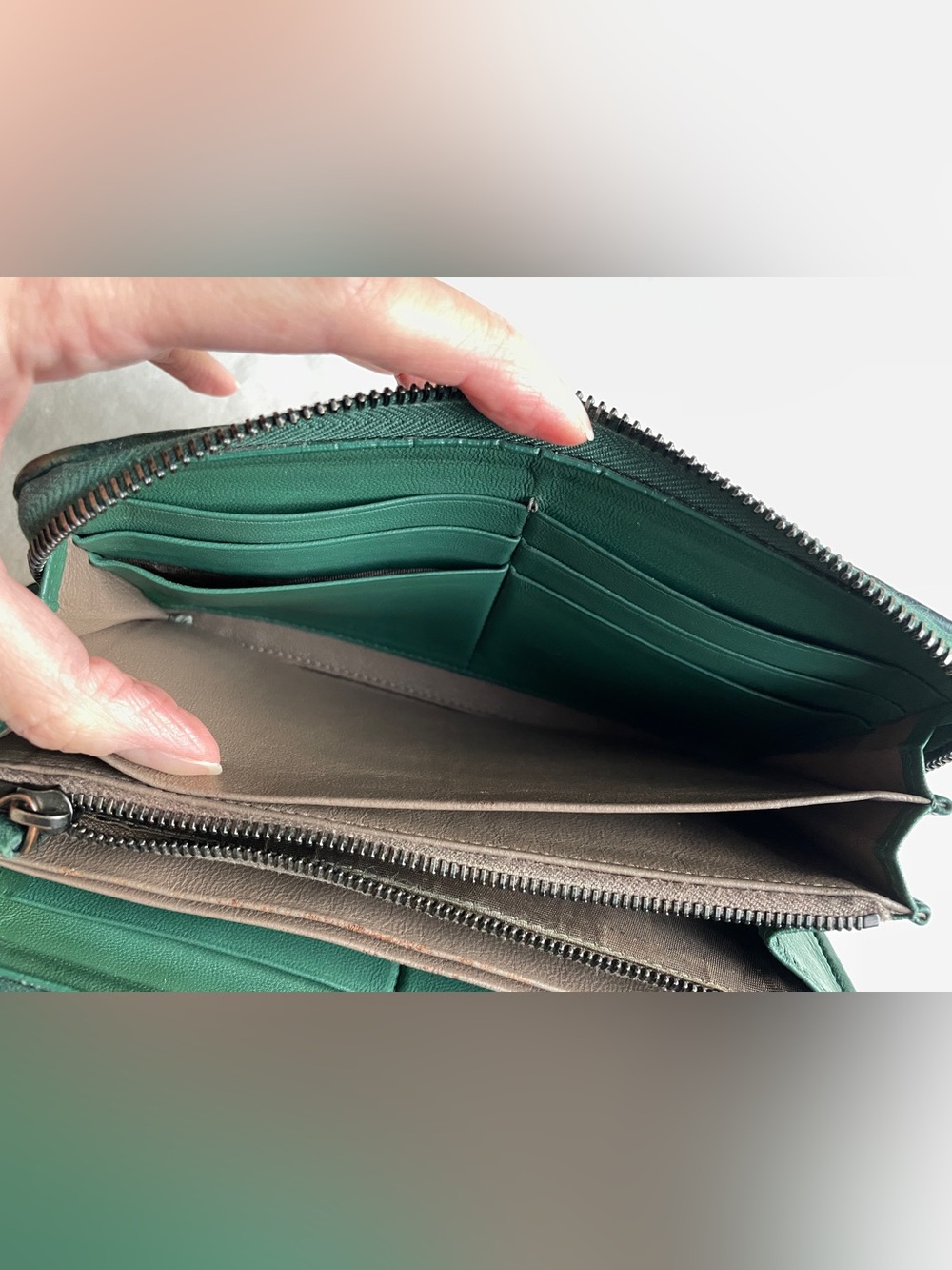 BOTTEGA VENETA // green intrecciato woven leather Zip-Around continental wallet - Picture 13 of 16